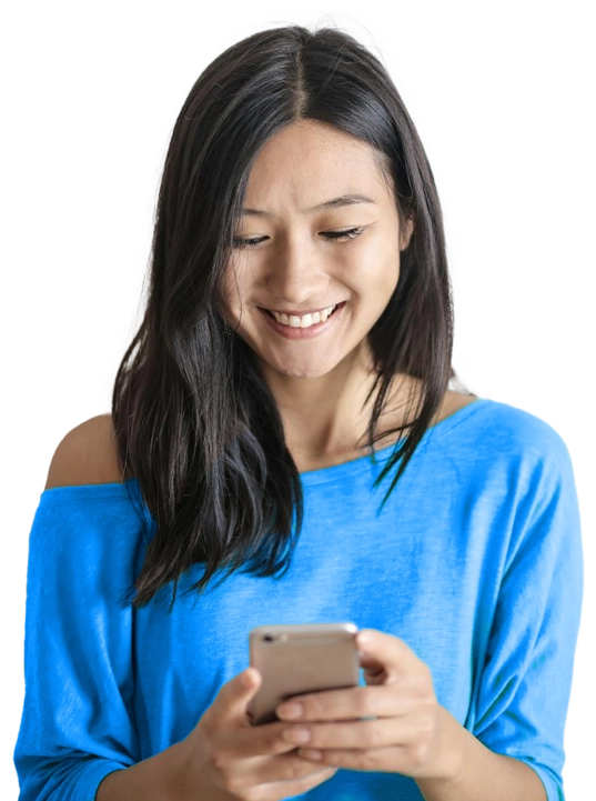 Chica navegando con el móvil